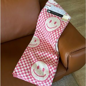 Nicole Miller pink checkered smile smiley face Christmas Valentine’s blanket